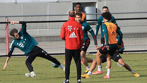 Javi Martínez und Leon Goretzka sind wieder im Mannschaftstraining.
