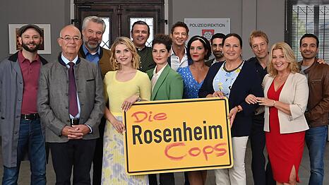 Das Team von "Die Rosenheim-Cops" verk&uuml;ndet eine absolute Neuheit.