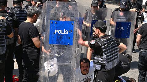 Die t&uuml;rkische Polizei greift hart durch.