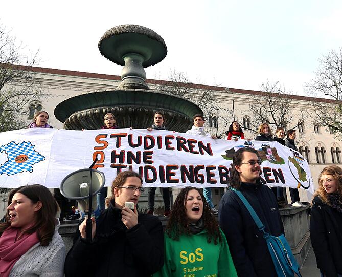 Der Streit um die Studiengebühren geht in die nächste Runde: Das Volksbegehren steht an.