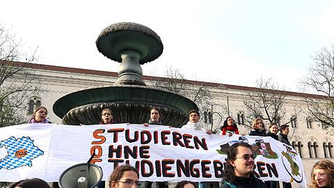 Der Streit um die Studiengebühren geht in die nächste Runde: Das Volksbegehren steht an.