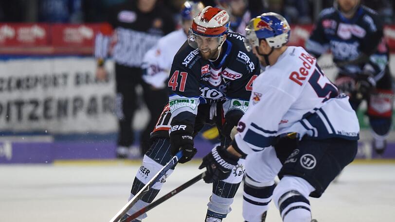Beim Tabellenschlusslicht Schwenningen kassiert der EHC München eine überraschen 3:5-Niederlage.