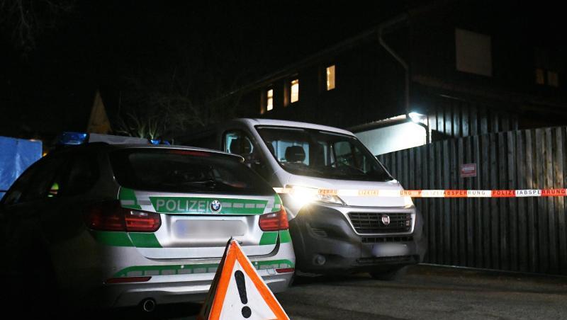 Ein Polizei- und ein Bestattungsfahrzeug stehen vor einem Haus in Starnberg. Foto: Angelika Warmuth/dpa Ein Polizei- und ein Bestattungsfahrzeug stehen vor einem Haus in Starnberg. Foto: Angelika Warmuth/dpa