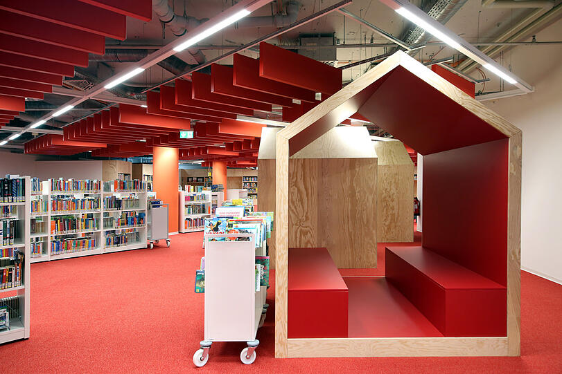 Ein Rückzugsort: das Lese-Haus in der großen Kinderbibliothek.