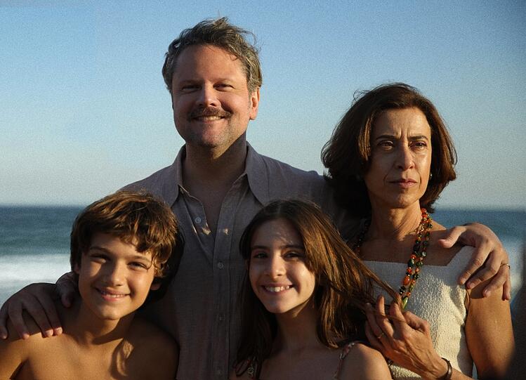 Vier der Familie Paiva mit Selton Mello als Ehemann und Fernanda Torres als Frau, die für ihre Darstellung den Golden Globe bekam.