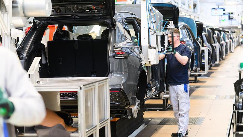 Autoindustrie in der Krise? Hersteller machen weiter Milliardengewinne. (Archivbild) Autoindustrie in der Krise? Hersteller machen weiter Milliardengewinne. (Archivbild)