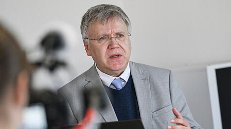 Berlins Landeswahlleiter Stephan Br&ouml;chler hat &uuml;ber eine Neuausz&auml;hlung der Stimmen in einem Wahlkreis in Berlin-Spandau informiert. (Archivbild)