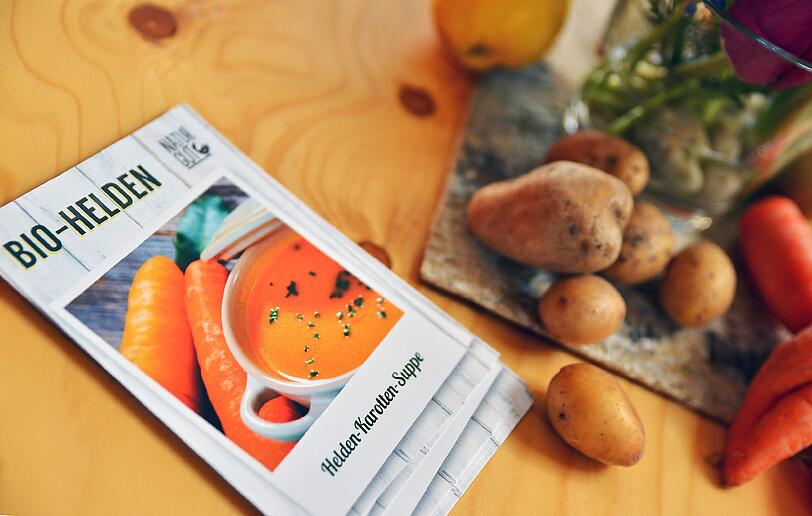 Die Broschüre über die &bdquo;Bio-Helden&ldquo;-Produkte.