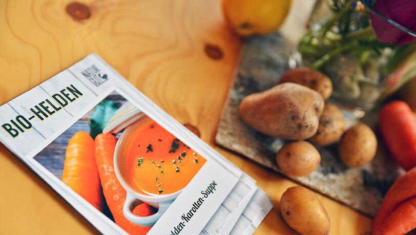 Die Broschüre über die „Bio-Helden“-Produkte. Die Broschüre über die „Bio-Helden“-Produkte.