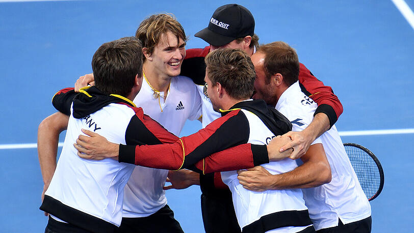 Das deutsche Davis-Cup-Team bejubelt in Brisbane den Sieg gegen Australien und den Einzug ins Viertelfinale.