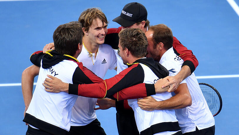 Das deutsche Davis-Cup-Team bejubelt in Brisbane den Sieg gegen Australien und den Einzug ins Viertelfinale. Das deutsche Davis-Cup-Team bejubelt in Brisbane den Sieg gegen Australien und den Einzug ins Viertelfinale.