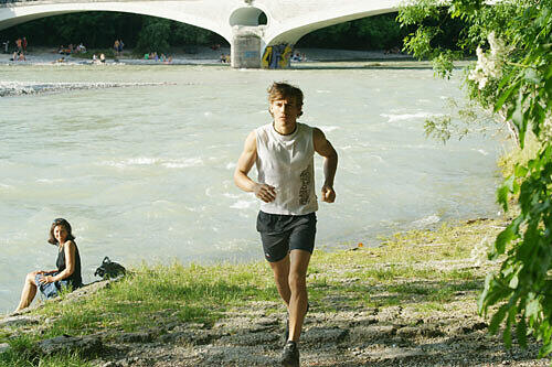 Joggen an der Isar: Einen hauseigenen Trimm-Dich-Pfad hat München entlang der Isar angelegt. Vom Deutschen Museum geht's unter den Brücken entlang bis zum Tierpark.