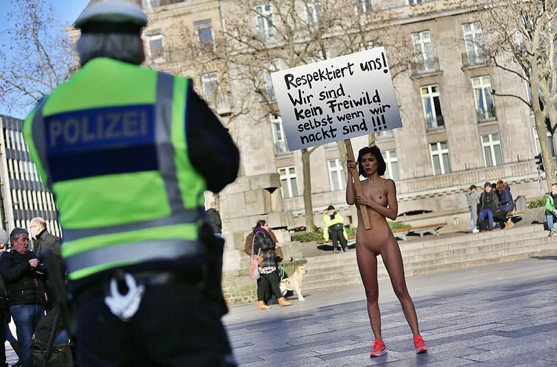 Milo Moire: die Bilder von ihrem Nackt-Protest in Köln.