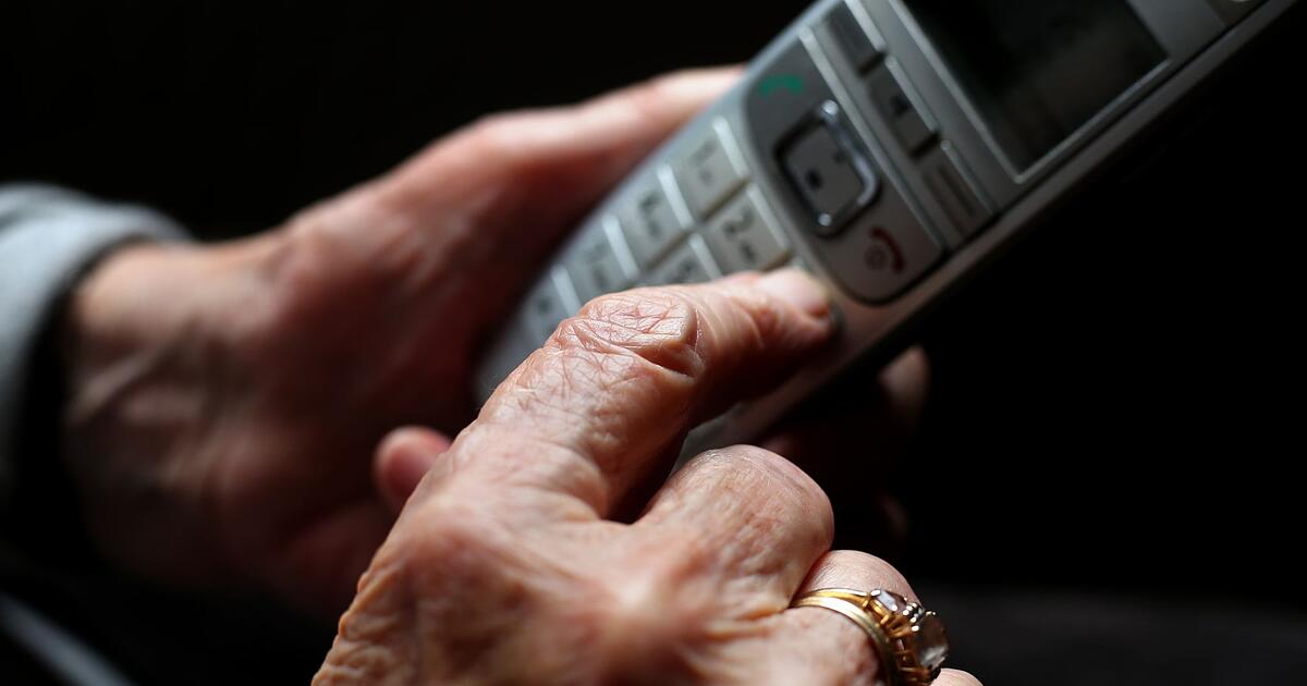 Falscher-Polizist-Erspartes-im-Einkaufskorb-berreicht