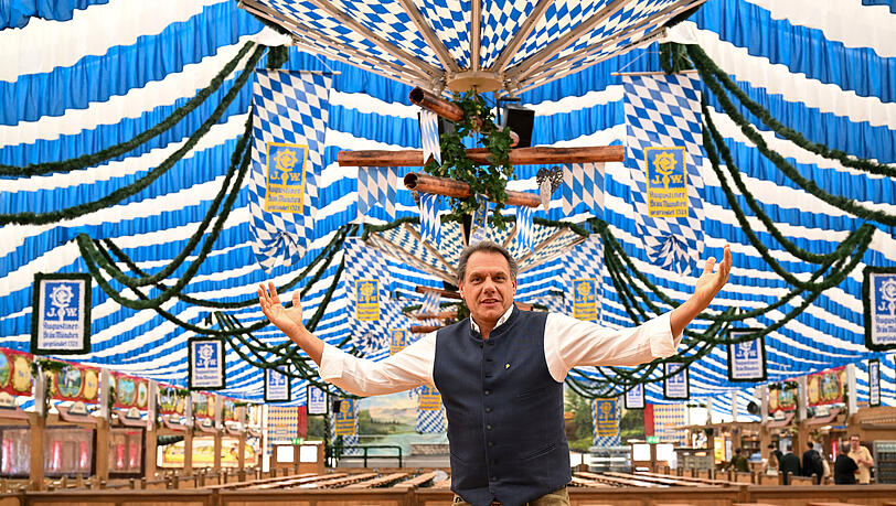 Festhalle Bayernland-Wirt Peter Schöniger freut sich auf das Frühlingsfest. In seinem Zelt wird das Eröffnungsfass angezapft. Festhalle Bayernland-Wirt Peter Schöniger freut sich auf das Frühlingsfest. In seinem Zelt wird das Eröffnungsfass angezapft.