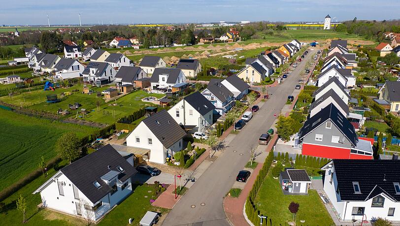 Ist für eine Mehrheit der Deutschen der Wohntraum: das freistehende Einfamilienhaus. (Symbolbild)