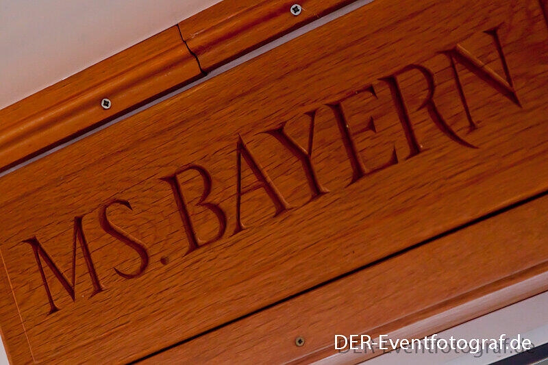 Die XING-Mitglieder waren Gast auf der MS Bayern, welche Rundfahrten auf dem Starnbergersee macht.