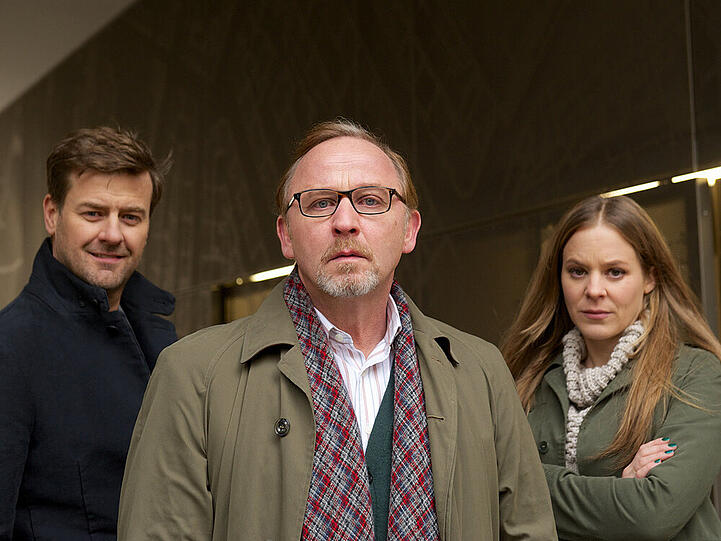 "München Mord"-Dreamteam: "Der Macho" Harald Neuhauser (Marcus Mittermeier, v.l.), "der Irre" Ludwig Schaller (Alexander Held) und "die Naive" Angelika Flierl (Bernadette Heerwagen)