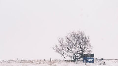 Ein Wintersturm im US-Bundesstaat Iowa hat den Wahlkampf für die erste Abstimmung der Republikaner über ihren Präsidentschaftskandidaten ausgebremst.