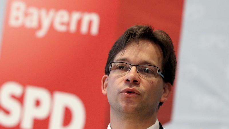 Der bayerische SPD-Vorsitzende Pronold fordert von Bundespräsident Wulff nach dem Wirbel um Privatdarlehen und enge Beziehungen zu Unternehmern umfassende Aufklärung.
