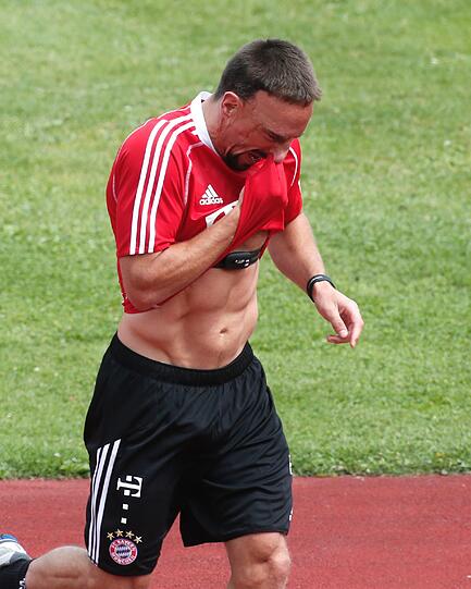 Einen Tag nach dem ersten Training unter Pep Guardiola müssen Bayern-Spieler zum Laktattest ran: Erst schwitzen, dann pieksen - die Bilder aus dem Olympiastadion