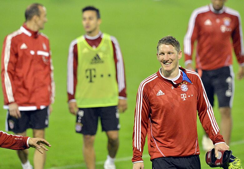 Bastian Schweinsteiger ist wieder voll ins Mannschaftstraining eingestiegen und macht problemlos bei den Trainingsspielen mit.