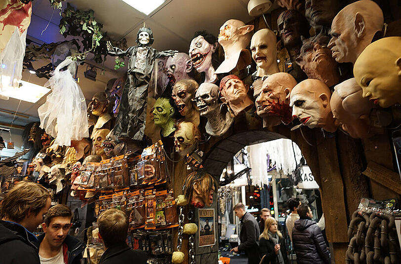 Der Halloween Gore Store bietet alles, was das Herz eines Horror-Fans begehrt.