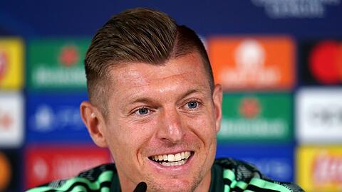 Toni Kroos von Real Madrid spricht während einer Pressekonferenz im Trainingszentrum.