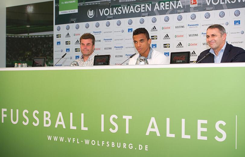 Er kriegt die 22: Luiz Gustavo ist schon in Wolfsburg vorgestellt worden. Die Bilder