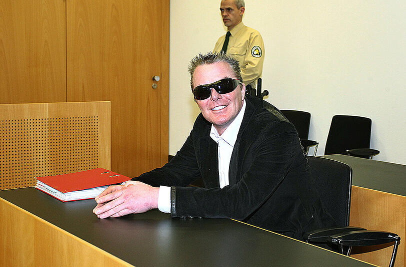 Marcus von Anhalt sitzt im Landgericht Augsburg. Der 47-jährige ist der Steuerhinterziehung angeklagt. (Archivbild)
