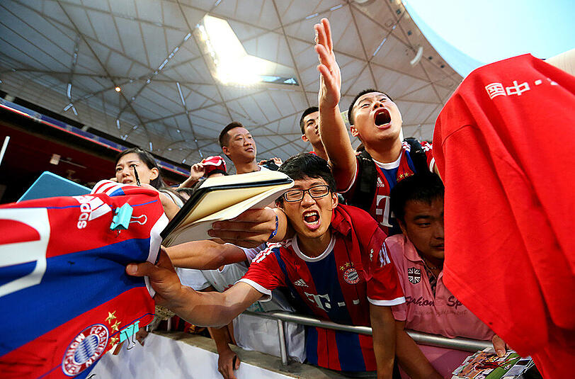 Bei Pressekonferenz und anschließendem Training setzte sich die Euphorie um den FC Bayern im Reich der Mitte fort. Die Bilder.