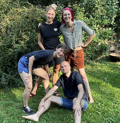 Ein erstes gemeinsames Foto des Glitch-Gründungsteams mit Johanna Hopp, Nadine Osbild, Anne Kristin Kristiansen und Sebastian Pfotenhauer. Ein erstes gemeinsames Foto des Glitch-Gründungsteams mit Johanna Hopp, Nadine Osbild, Anne Kristin Kristiansen und Sebastian Pfotenhauer.