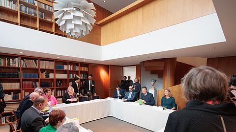 Anfang Dezember begannen die Verhandlungen f&uuml;r die Landesbesch&auml;ftigten. (Archivbild)