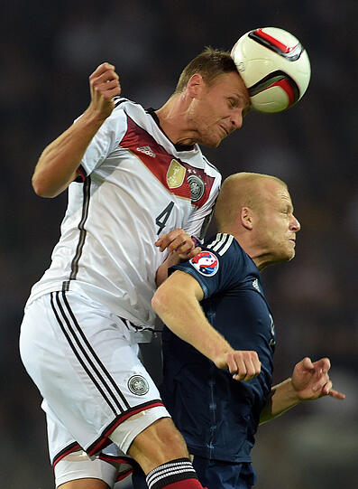 ...Benedikt Höwedes,