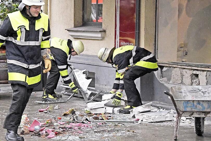 Die heftige Explosion verwüstete den Blumenladen. Die Bilder!