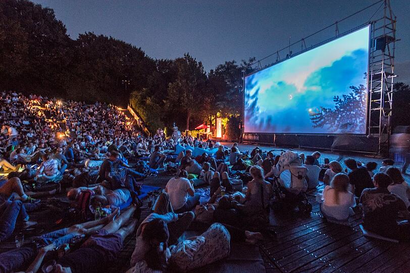 Bei gutem Wetter ist die Seebühne im Westpark ein fantastisches Open-Air-Kino Bei gutem Wetter ist die Seebühne im Westpark ein fantastisches Open-Air-Kino