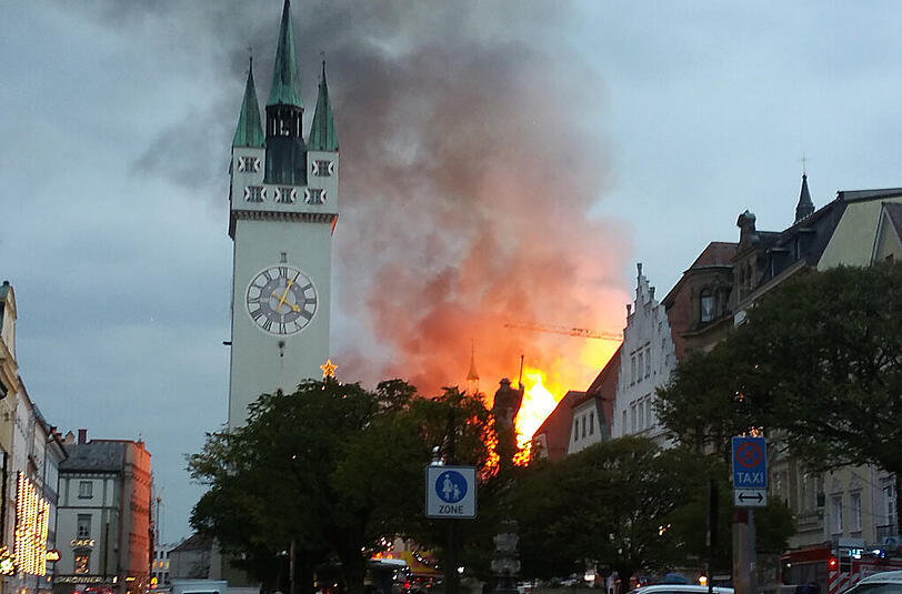 Feuer in Straubing: Die Bilder vom Rathaus-Brand.