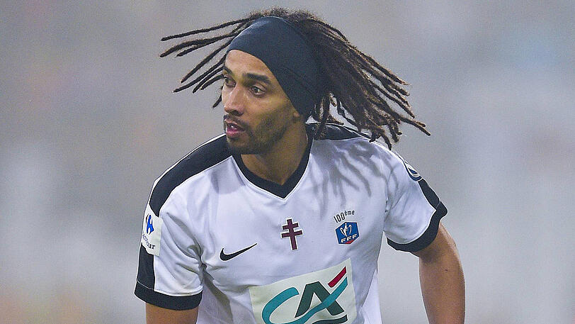 Benoit Assou-Ekotto nahm 2010 und 2014 für die Nationalmannschaft Kameruns an der WM teil. Seit Sommer 2016 spielt er für den französischen Erstligisten FC Metz.