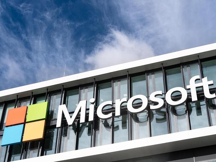 Nach einem Hinweis des US-Geheimdiensts NSA hat Microsoft eine brisante Sicherheitslücke in seinem Windows-Betriebssystem geschlossen.