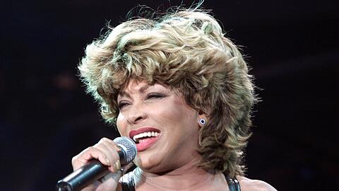 Tina Turner bei einem Konzert im Hamburger Volksparkstadion im Jahr 2000.