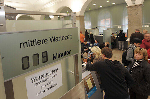 Die Kunden des Einwohneramts können sich bald über kürzere Wartezeiten freuen.