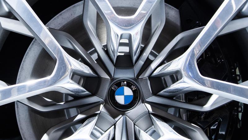 Das BMW-Logo ist in einer Felge eines BMW Concept 4 zu sehen. Foto: Silas Stein/dpa Das BMW-Logo ist in einer Felge eines BMW Concept 4 zu sehen. Foto: Silas Stein/dpa