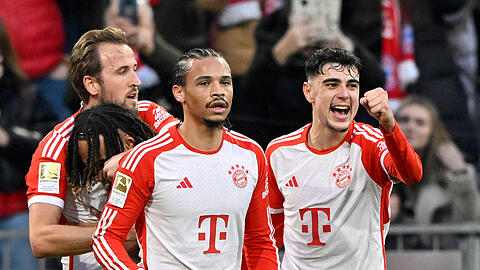 Aleksandar Pavlovic (r.) erzielte für die Bayern gegen Gladbach den Ausgleich.