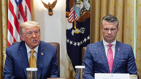 Verteidigungsminister Hegseth soll einem CNN-Bericht zufolge das Weiße Haus nicht über den teilweisen Lieferstopp an die Ukraine informiert haben.
