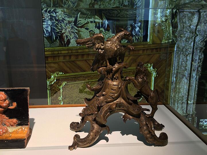 Feurige Figur fürs Kaminsims.