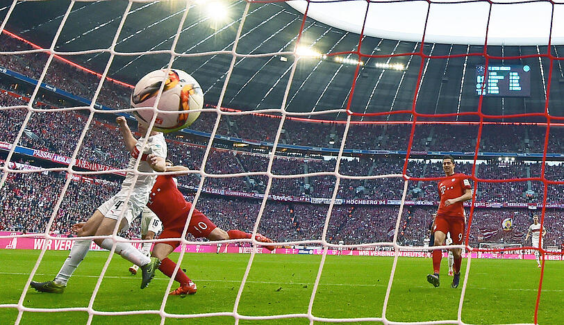 Dass der VfB Stuttgart als Schießbude der Liga nicht mehr als vier Tore gegen den Rekordmeister kassiert hat, überrascht schon fast.