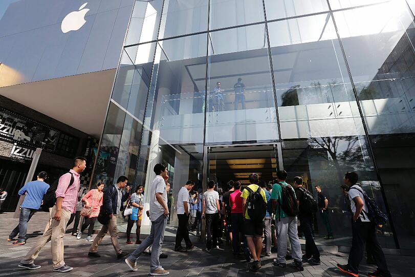 Hier in Peking warteten Hunderte Menschen vor dem Apple Store.