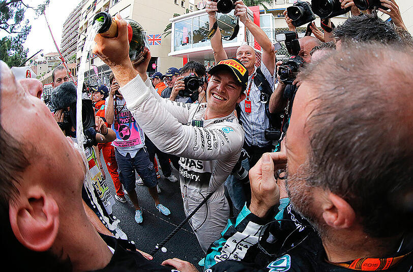 In monegassischer Feierlaune, aber gewarnt: Nico Rosberg.