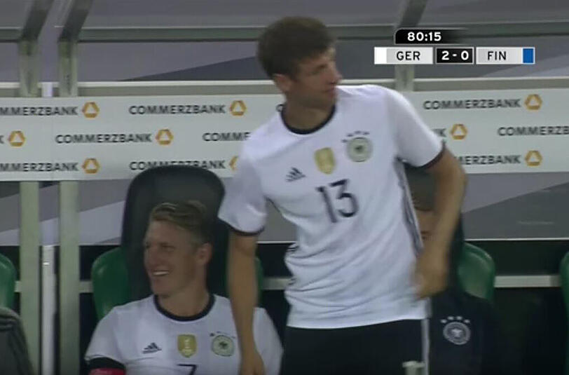 Der winkt jedoch ab, Müller dreht um und muss sich nach einem anderen Aufbewahrer umsehen.