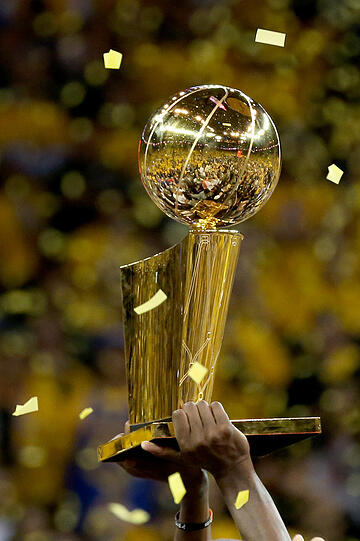 Die Basketballer der Golden State Warriors sind am Ziel und haben dank ihrer Superstars Kevin Durant und Stephen Curry Titelverteidiger Cleveland Cavaliers entthront. Bilder aus Oakland.